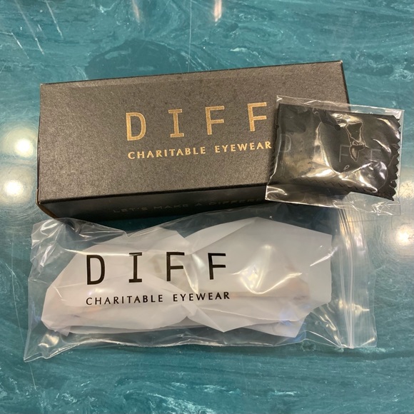 Diff blue blocking tortoiseshell glasses - Picture 3 of 5